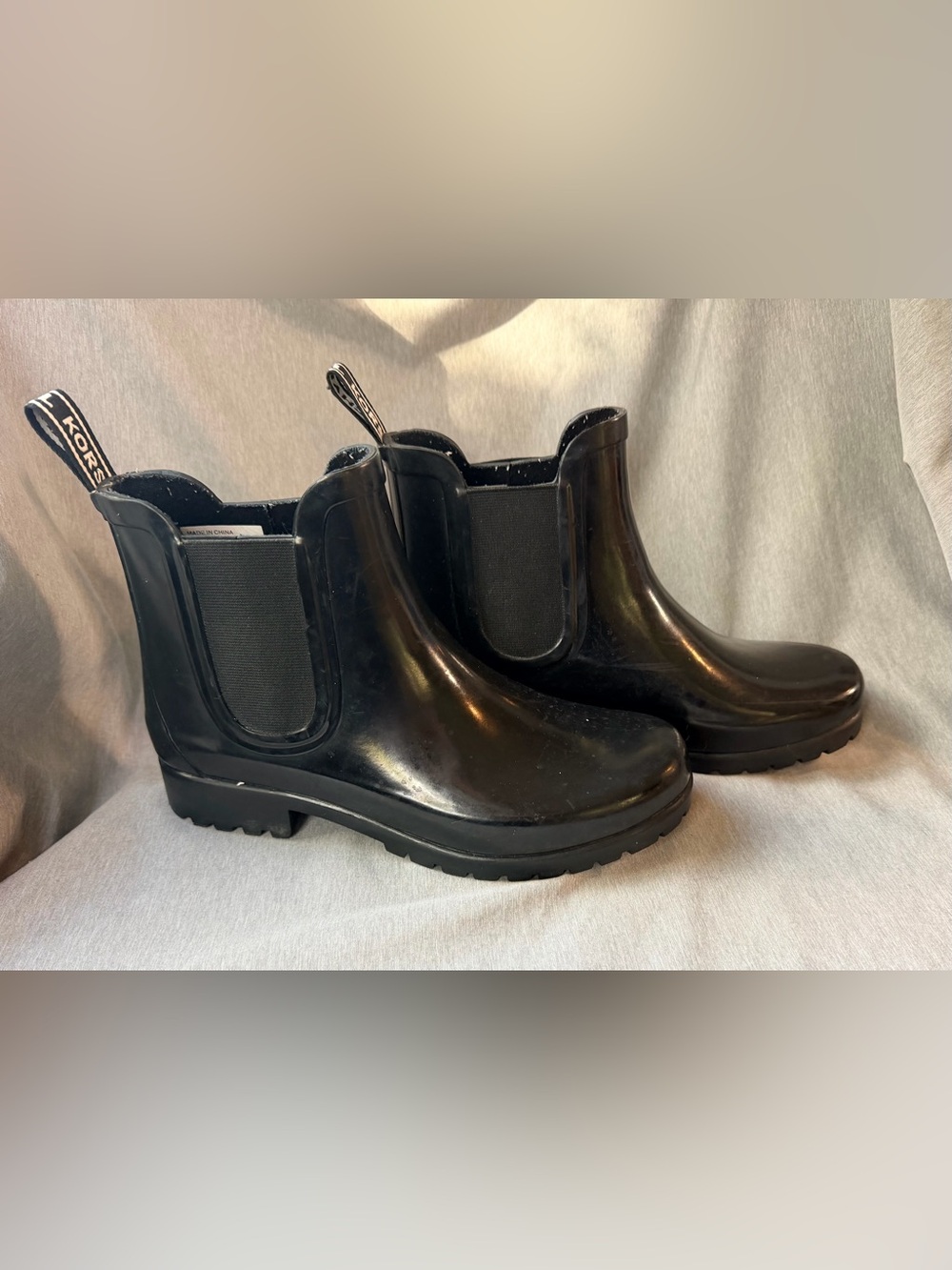 MICHAEL Michael Kors Black Rubber Chelsea Rain Boots Women Size 8 Ankle Booties